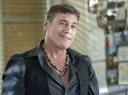 what happened to avi on ray donovan.
